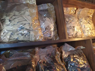 شکلات اصفهان