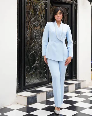 کت و شلوار دخترونه مزونی در اصفهان