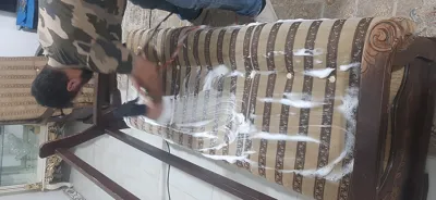 درحال شستن بافرچه کف مواد نانو