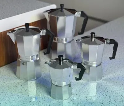 💥 موکاپات‌های خاص و خوش‌ساخت از برند معروف دِسینی (Dessini) رسیدن 🔥

با کیفیت درجه ۱ و طراحی حرفه‌ای، مخصوص عاشقای قهوه!

📦 موجود در سایزهای مختلف:

🔸 ۳ کاپ – ۱۵۰ میل (برای یه قهوه‌ی تکیِ لذیذ)

🔸 ۶ کاپ – ۳۰۰ میل

🔸 ۹ کاپ – ۴۵۰ میل

🔸 ۱۲ کاپ – ۶۰۰ میل (برای خانواده یا مهمونی!)

✨ ویژگی‌های خاص:

✔️ دارای سوپاپ اطمینان برنجی برای امنیت بیشتر

✔️ حک برند Dessini روی بدنه برای تضمین اصالت کالا

✔️ جنس مقاوم و کیفیت بالا – امتحانش کنی عاشقش می‌شی❤️