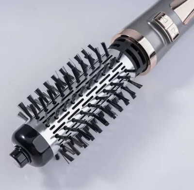 👑برس چرخشی دو کاره جیمی 👑

مدل GM-4830

برس چرخشی دو کاره جیمی مدل GM-4830 یکی از ابزارهای کاربردی و محبوب برای افرادی است که به دنبال راه‌حلی سریع و آسان برای خشک‌کردن و حالت‌دهی به موهای خود هستند. این دستگاه با ترکیب سشوار و برس، امکان خشک کردن و ایجاد حالت‌های متنوع مو را در کوتاه‌ترین زمان ممکن فراهم می‌کند. طراحی ارگونومیک، کیفیت ساخت بالا و ویژگی‌های منحصر‌به‌فرد این محصول، آن را به گزینه‌ای مناسب برای استفاده روزمره و حتی حرفه‌ای تبدیل کرده است.