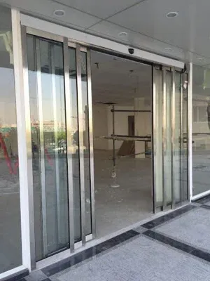 نصب درب شیشه ای تلسکوپی
