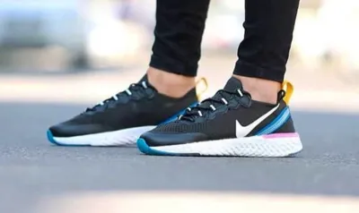 کفش فروشی در میبد