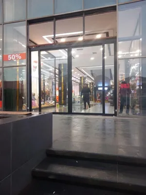 نصب و تعمیرات شیشه اتومات در میدان انقلاب