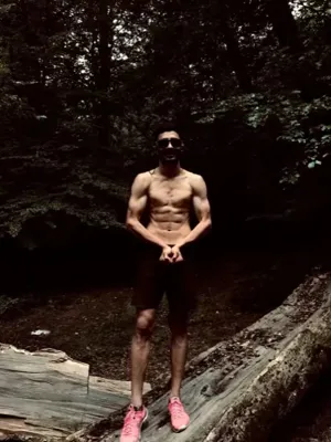 امیر حسین هنرپیشه