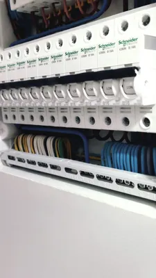 برق کار پردیس