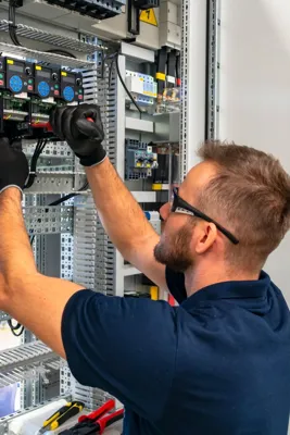 برق کار پردیس