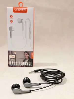 هندزفری Vovixo 
قطر درایور: 10 میلی متر 
محدوده فرکانس : 18 هرتز تا 20 کیلوهرتز (وضوح صدای بالا) 
حساسیت صدا: 116 3± دسیبل (صدای بلند و واضح)
مقاومت در برابر جریان: 32 اهم (پخش صدای باکیفیت)
طول کابل: 130 سانتی متر