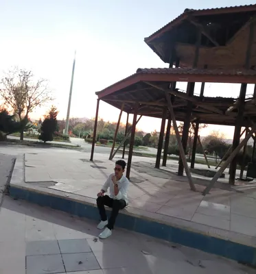 معین پاک نژاد