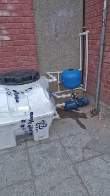 نصب پمپ آب به مخزن در شرق تهران