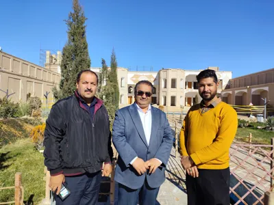 در کنار جناب مهندس امیرپور و استاد سامری بزرگوار عمارت موسی خانی شهربابک