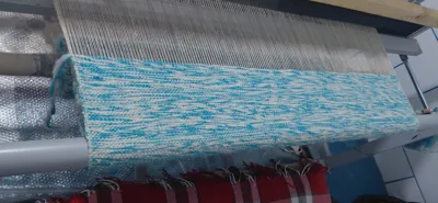 نمایی دیگر از دستگاه وپارچه در حال اجرا