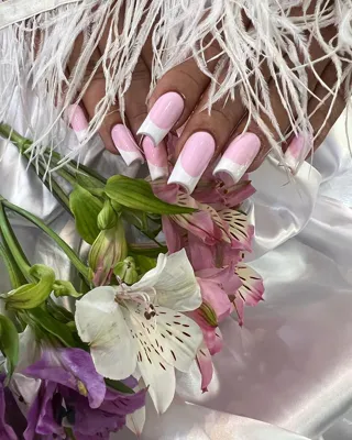 سالن کاشت ناخن در