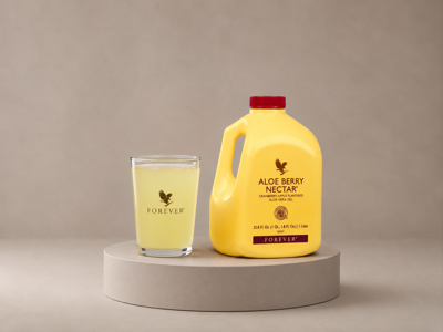 نوشیدنی خالص فوراور (Forever Aloe Vera Gel)
نوشیدنی خالص آلوئهورای فوراور (دبه زرد) از ژل خالص بخش داخلی برگ آلوئهورا تهیه شده و حاوی پلیساکاریدهای طبیعی آلوئهورا، آمینواسیدها، آنزیمها، ویتامین C (برای حفظ کیفیت محصول) و ترکیبات طبیعی گیاهی است خواص اصل : این نوشیدنی به حفظ سلامت دستگاه گوارش، بهبود هضم و جذب مواد مغذی، تقویت از سیستم ایمنی بدن کمک به سلامت و شادابی پوست، تأمین آنتیاکسیدانها، حفظ آب بدن و افزایش احساس نشاط و تندرستی بهبود و تقویت فولیکول های مو کاهش کلسترول خون و کمک به بهبود بیملریهای کبدی کنترل و بهبود دیابت کمک به ترمیم زخم و اسکار پوست پیشگیری و بهبود تبخال و زگیل تناسلی و اچ پی وی کمک میکند و انتخابی مناسب برای تکمیل یک سبک زندگی سالم است.مصرف منظم آن میتواند گزینهای مناسب برای پشتیبانی از سلامت عمومی و سبک زندگی سالم باشد 🍺روش مصرف 🍺 ترجیحا با معده خالی و هر روز صبح ناشتا (یا اخر شب ) ۶۰ الی ۸۰ سی سی که هر سی سی حدود یک قاشق غذا خوری سر پر یا یک درب پر خود بطری میباشد رو با یک لیوان اب مصرف کنید و قبل از مصرف خوب تکان دهید و پس از مصرف در یخچال نگهداری کنید
