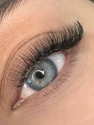 خدمات تخصصی ناخن و مو