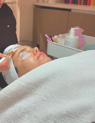 خدمات تخصصی ناخن و مو