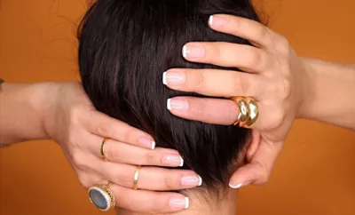 خدمات تخصصی ناخن و مو