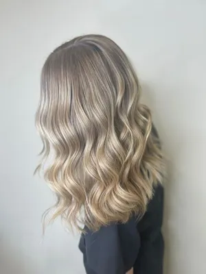 خدمات تخصصی ناخن و مو