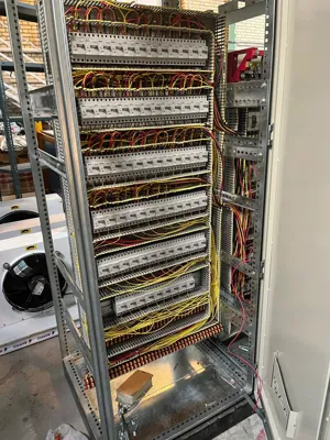 مونتاژ تابلو برق صنعتی در شرق تهران