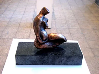 نام اثر: از مجموعه زن متریال: برنز&nbsp; ابعاد: ۲۰ در ۲۵