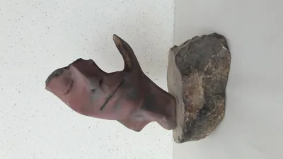 نام اثر: از مجموعه نقاب متریال: سرامیک&nbsp; ابعاد: ۴۰ سانتیمتر&nbsp;