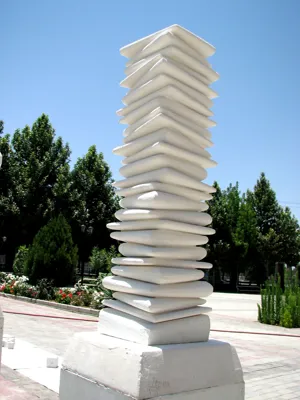 نام اثر: درون من متریال: گچ&nbsp; ابعاد : ۱۰۰ در ۳۵ سانتیمتر&nbsp;