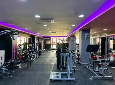 نمای داخلی باشگاه بدنسازی