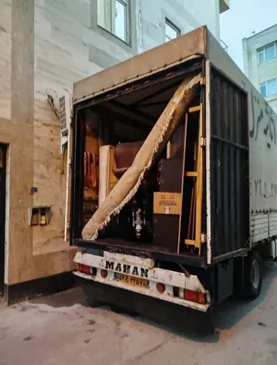 کامیون ظریفان بار در حال حمل اثاثیه منزل در تهران