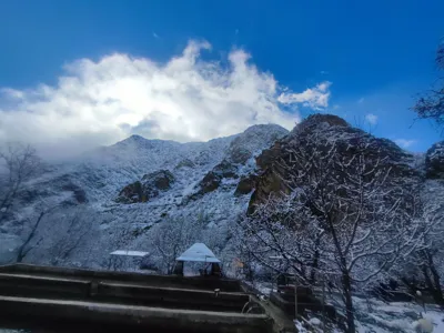 کوه های برفی در زمستان