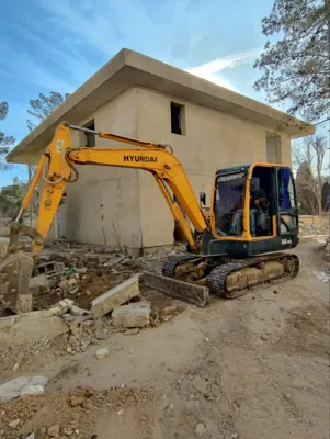 مینی بیل مکانیکی در اصفهان