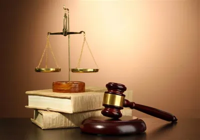 وکیل پایه یک دادگستری با مشاور حقوقی