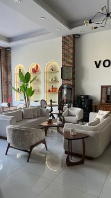 مدل مهرگان /VIP ست &nbsp;۸نفره&nbsp; کاناپهای‌کرو با نشیمن&nbsp; ترکیب پارچه جسیکا و طرحدار خارجی غذاخوری و میز و عسلی ست چوب‌نما راش گرید A کف اسفنج ۳۵ یورو رنگبندی چوب و پارچه نامحدود با ۳۶ ماه ضمانت کلاف و نشیمن #مدرن #نیوکالکشن #جهیزیه مبل وزرا &nbsp;