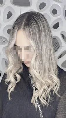 استفاده از بهترین برند ها ی رنگ و دکلره و جدیدترین تکنیک ها برای لاین تخصصی و محبوب رنگ و لایت