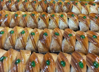 شیرینی مناسب جشن دربروجرد