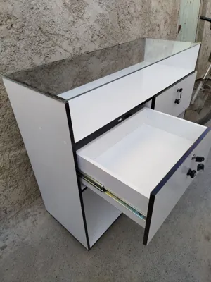 ساخت میز چوبی برای مغازه در اصفهان