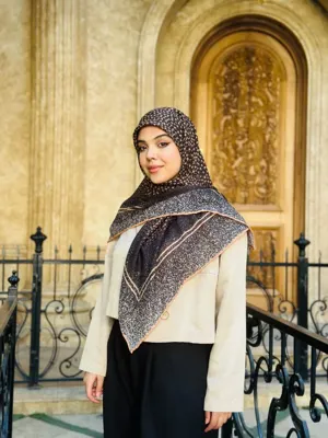 روسری دور حاشیه