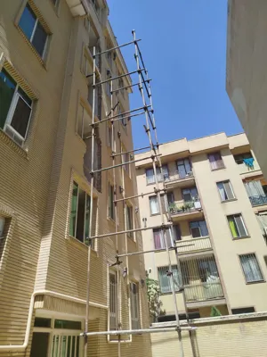 داربست فلزی در غرب تهران