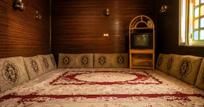فضای نشیمن سنتی
محیطی گرم و صمیمی برای استراحت، دورهمی و ثبت خاطرات خوش