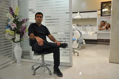 سام لریائی نژاد