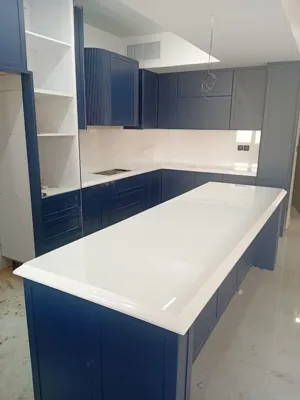 کابینت با سنگ کورین