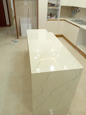 سنگ مصنوعی سفید با رگه مشکی