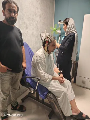 أقطاب تخطيط الدماغ:
🧠 طبّ الدماغ والأعصاب
إذا عندك مشاكل بالدماغ والأعصاب، مثل الصداع المستمر، الدوخة، التنميل، ضعف الأطراف أو مشاكل الأعصاب، لا تأجّل مراجعة الطبيب المختص.
أبو يعقوب السوداني يساعد المرضى العرب بالترجمة والتنسيق والمرافقة، حتى يوصلون للطبيب المختص ويتابعون خطوات العلاج بسهولة وراحة.
☎️لتواصل عبر الواتساب:
📞٠٠٩٨٩٣٧٦٧٩١٢٣١
📞٠٠٩٨٩١٥٨٢٩٥٧٦٢