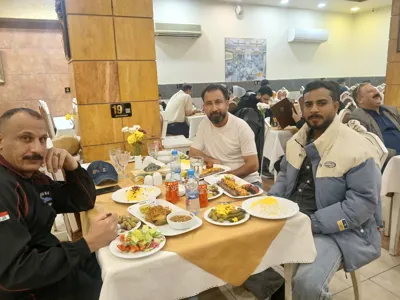 ابو يعقوب دايمًا يطلع الي مطاعم راقيه و نظيفه