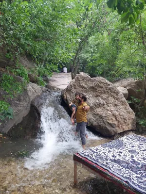 مطاعم ساحرة، فرشات وسط المي 🌊😍
جو بارد، مي عذب، وطبيعة تخبل… وتجربة أكل ما تنسى! 🍽️✨