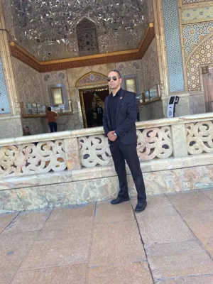 محسن اکبری
