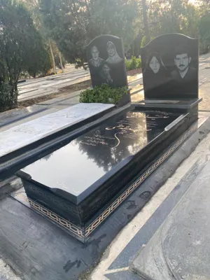 سنگ یادآوران سنگ مزار در شمال تهران