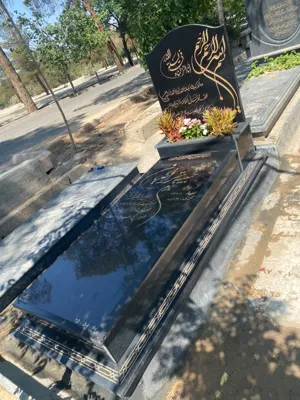 سنگ یادآوران سنگ مزار در شمال تهران