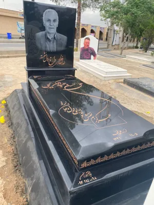سنگ یادآوران سنگ مزار در شمال تهران