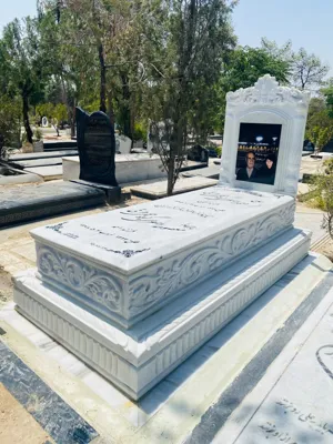 سنگ یادآوران سنگ مزار در شمال تهران