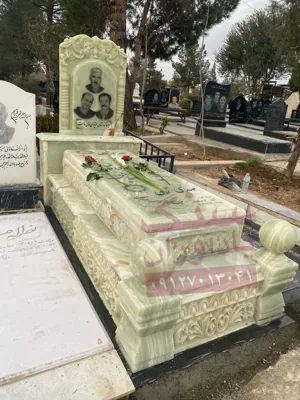 سنگ یادآوران سنگ مزار در شمال تهران